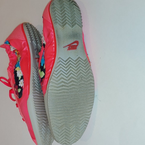 NIKE Coral Floral (Custom) Swoosh Sneaker Size 9 - Picture 4 of 6